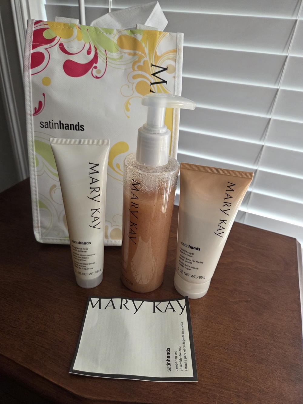Mary Kay SatinHands Full Size Set in Vanilla